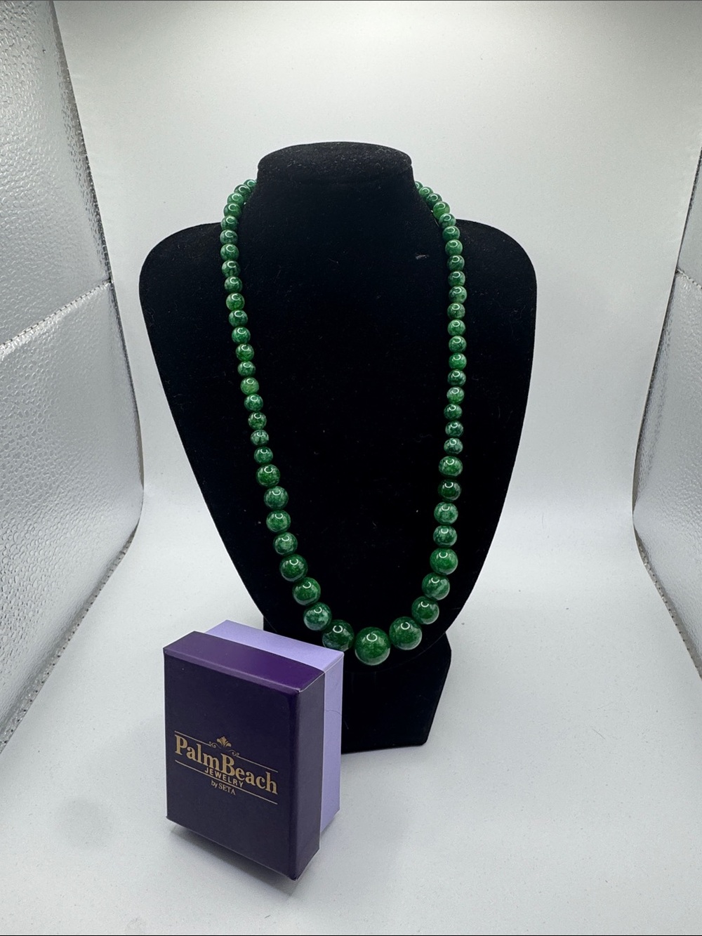 Green Bead Necklace – Polished Emerald-Tone Statement